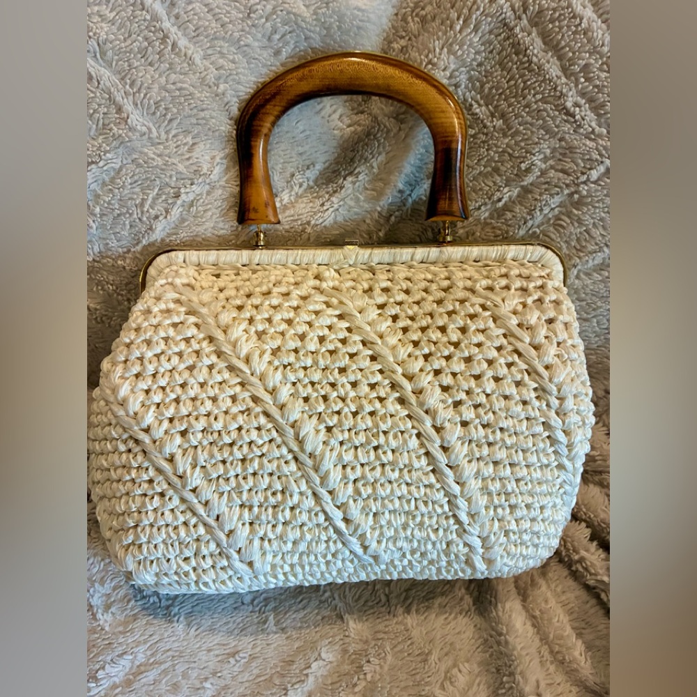 Vintage crochet woven raffa purse bag, wooden handle